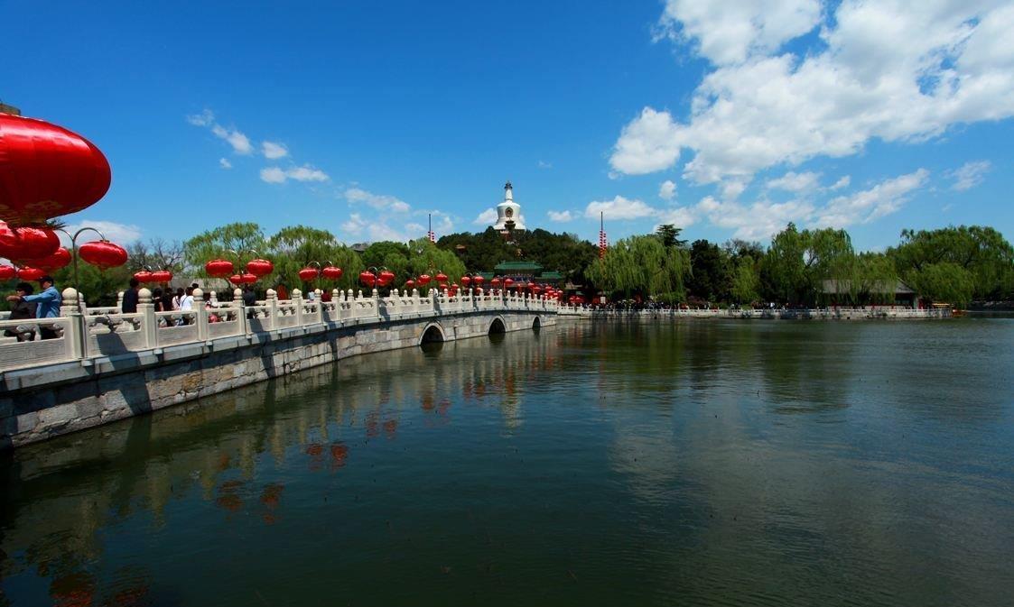 夏季想看“停车坐爱枫林晚”，那就来打卡北京的这座红枫公园