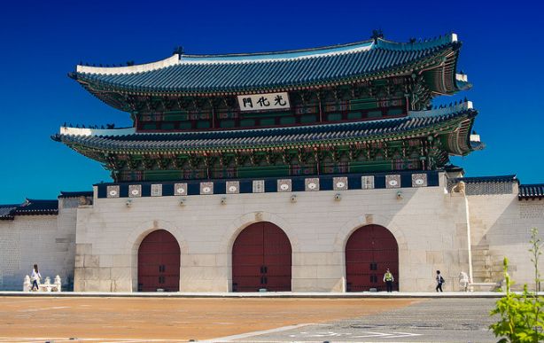 去韩国不去景福宫就白瞎了,这环境还有这建筑,堪比故宫?