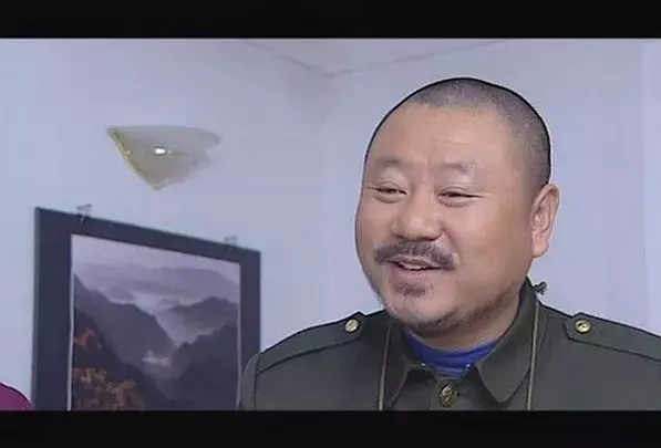 《刘老根3》"药匣子"范伟近照曝光,身形消瘦,脸比以前