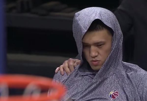 CBA广东胜深圳晋级总决赛!易建联轰37分,周鹏