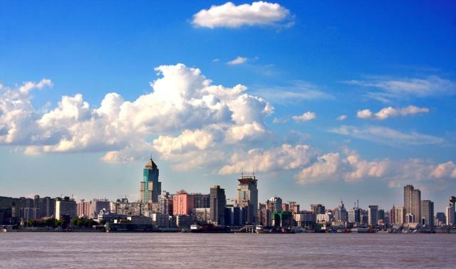 中国GDP十强城市,北京上海领跑3万亿,苏州依