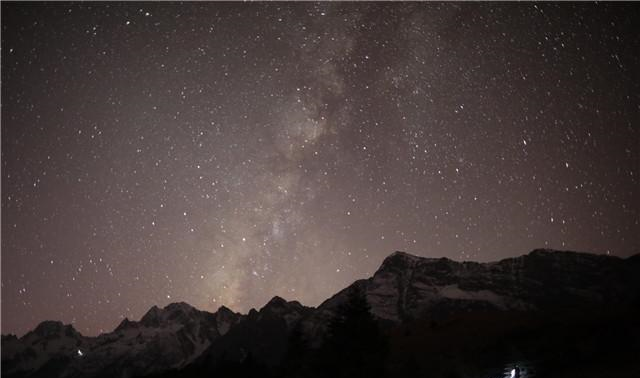 来到丽江玉龙雪山，在人与自然中，看夜晚最美星空感知自己