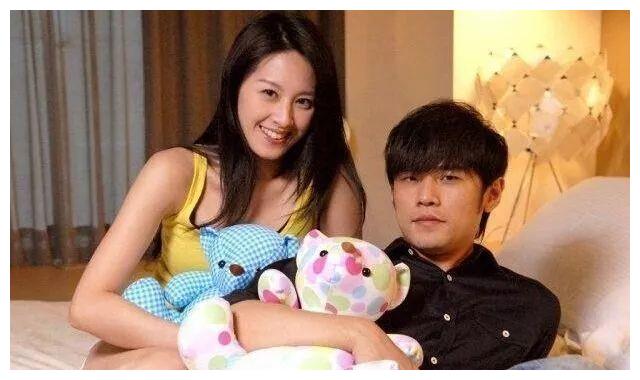 被周杰伦捧在手心的江语晨，被老公骗婚，如今过着低调生活