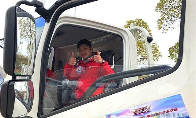 使用一年就为江淮‘最美卡哥’打call江淮骏铃V6哪里打动史晓伟