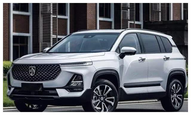 动力方面,RS-5搭载最大功率111KW的1.5T?#26032;?#22686;压发动机,搭配CVT无级变速箱。