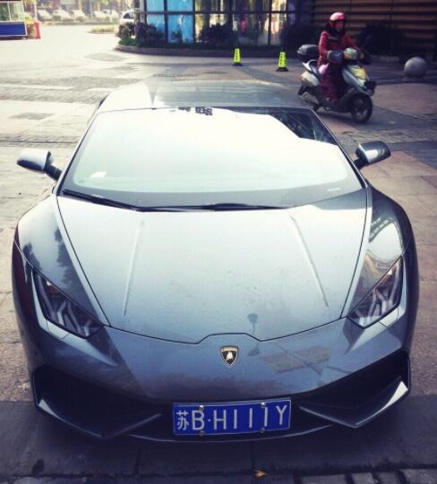 江苏宜兴实拍兰博基尼飓风跑车，车牌