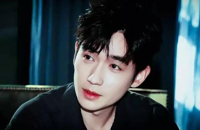 电影金鸡1饰演龙哥的女人是谁,陪在龙哥病床的