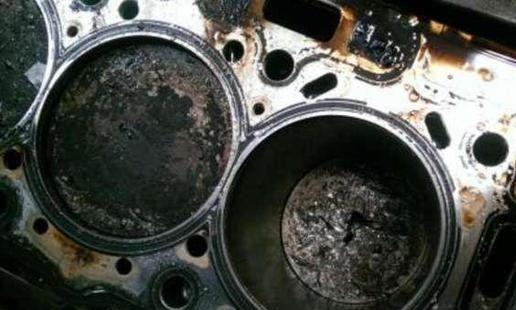 清积碳即使轰坏油门也难排出？用一妙招，积碳自行“拉”出来