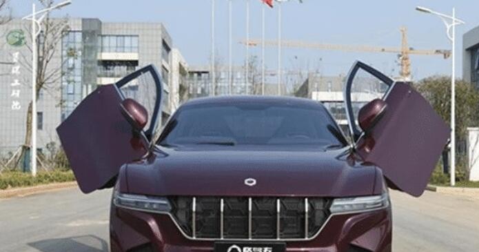 电动车要被取代了！首台氢燃料车亮相，零污染只排水，续航1000km