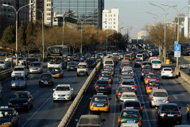 11月1日起，一“限行政策”实施，一年只能申请12次进市区