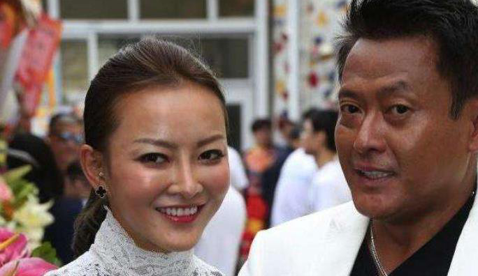 魏骏杰老婆张利华资料小魏骏杰20岁今承认分开自曝原因