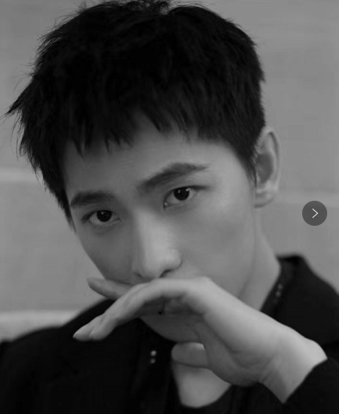 易烊千玺短发后，杨洋也剪“寸头”了，颜值高，什么发型都hold住