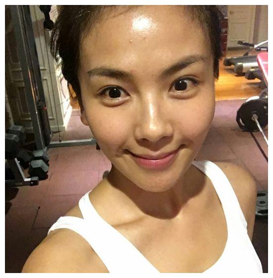 女明星素颜照排行榜_十大女星素颜排名,杨幂垫底,刘亦菲第三,第一无人能超越!(2)