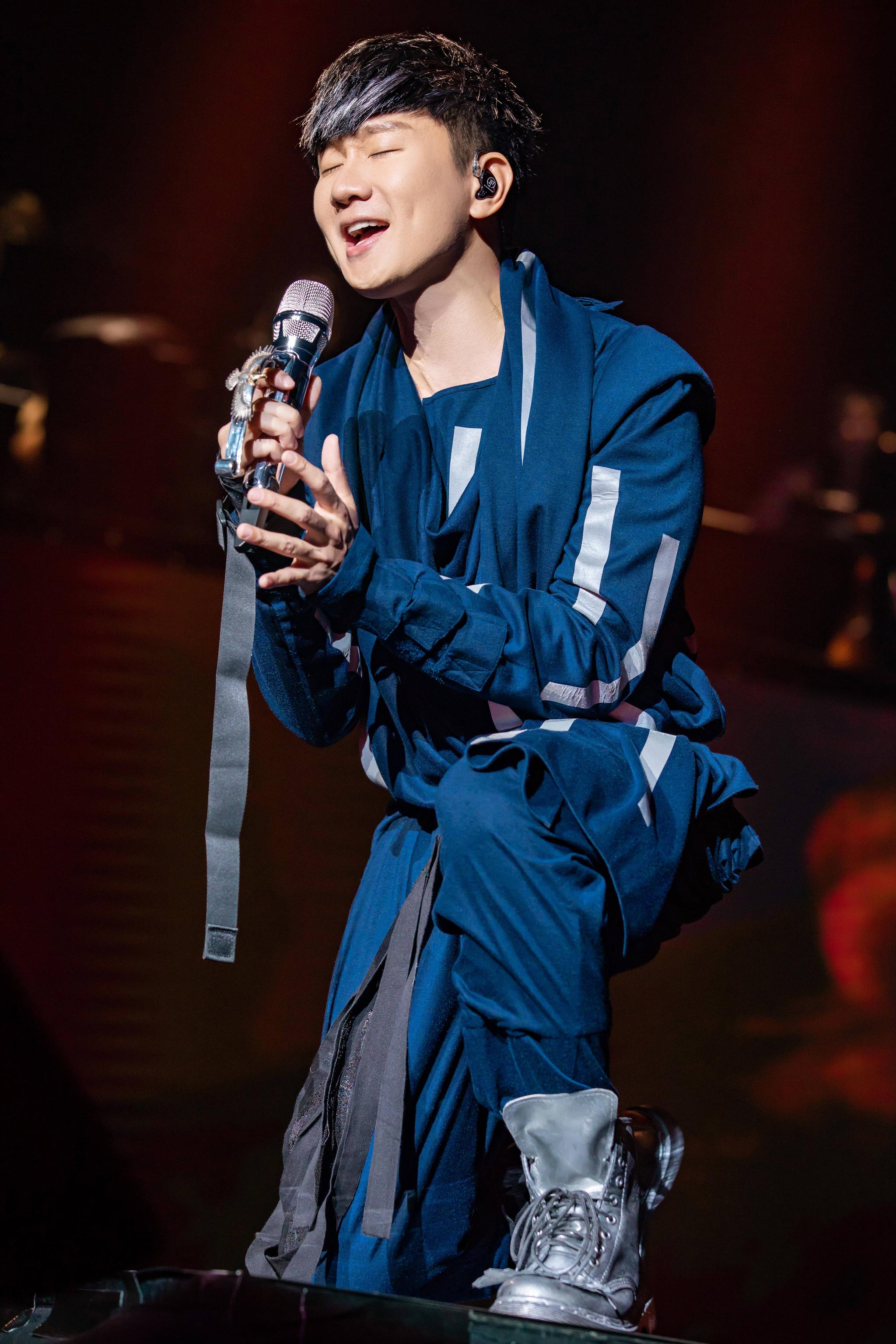 JJ林俊杰“圣所”巡演第四十场郑州开唱 出道十六年表白歌迷“因你们的陪伴而精彩”_凤凰网