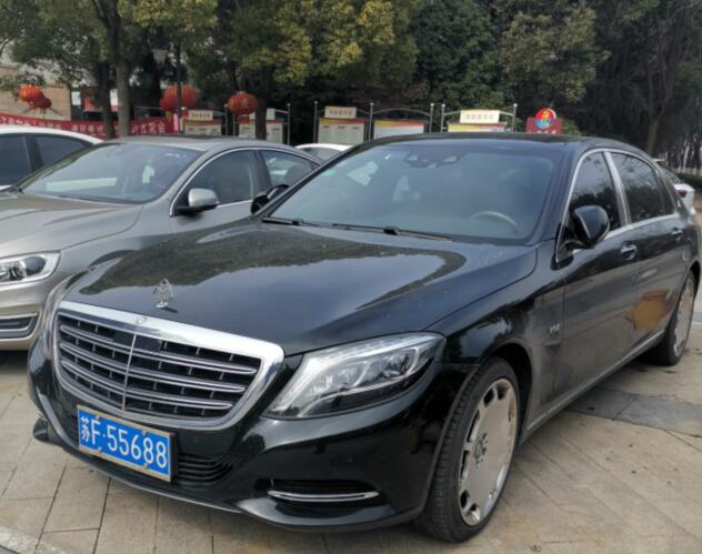 南通开发区街头实拍迈巴赫S600，标志性轮毂很显眼！