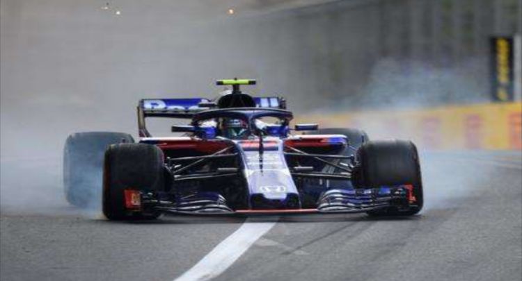 红牛二队：赛车赏析，驾驶室小却五脏俱全，体现实力