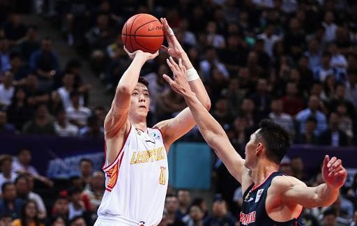 CBA广东胜深圳晋级总决赛!易建联轰37分,周鹏