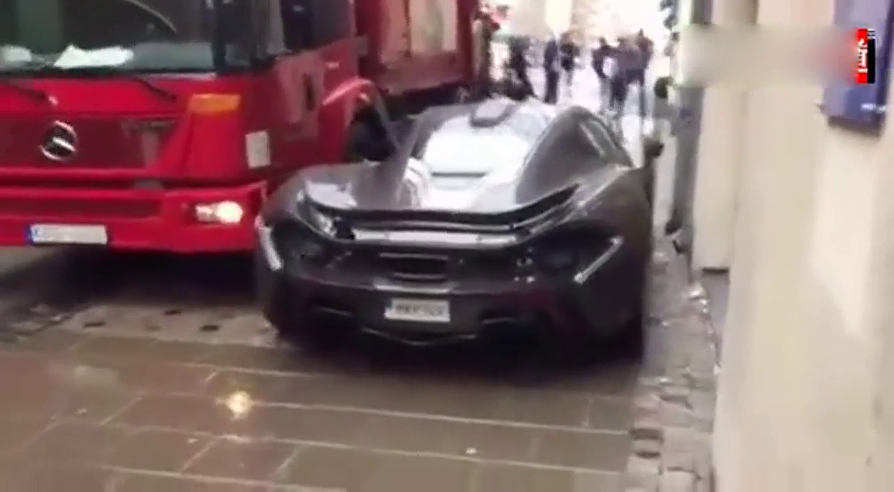 身经百战的卡车老司机遇到这样的会车 都屏住呼吸祈祷