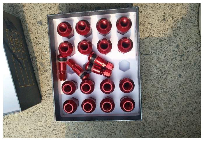 追求完美,欧拉R1轮毂的锻造螺丝,了解一下