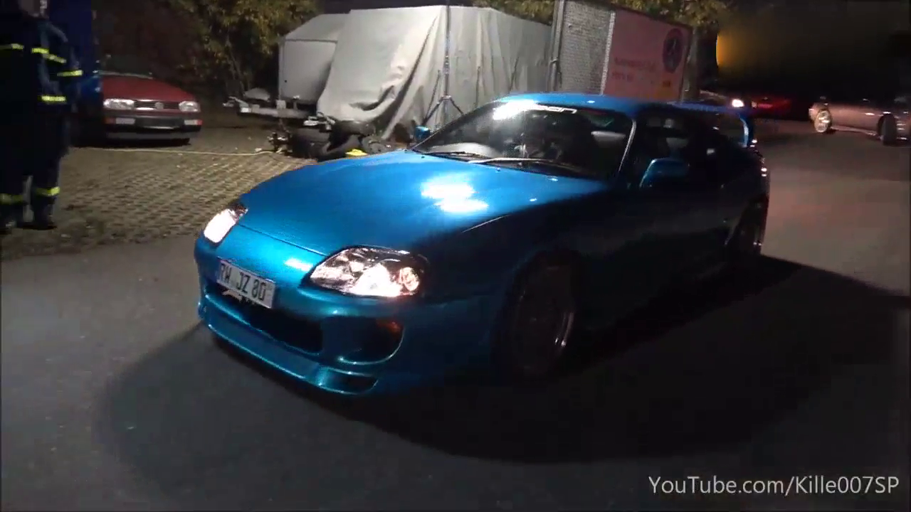 平民玩法 改装车深夜街头聚会拼声浪