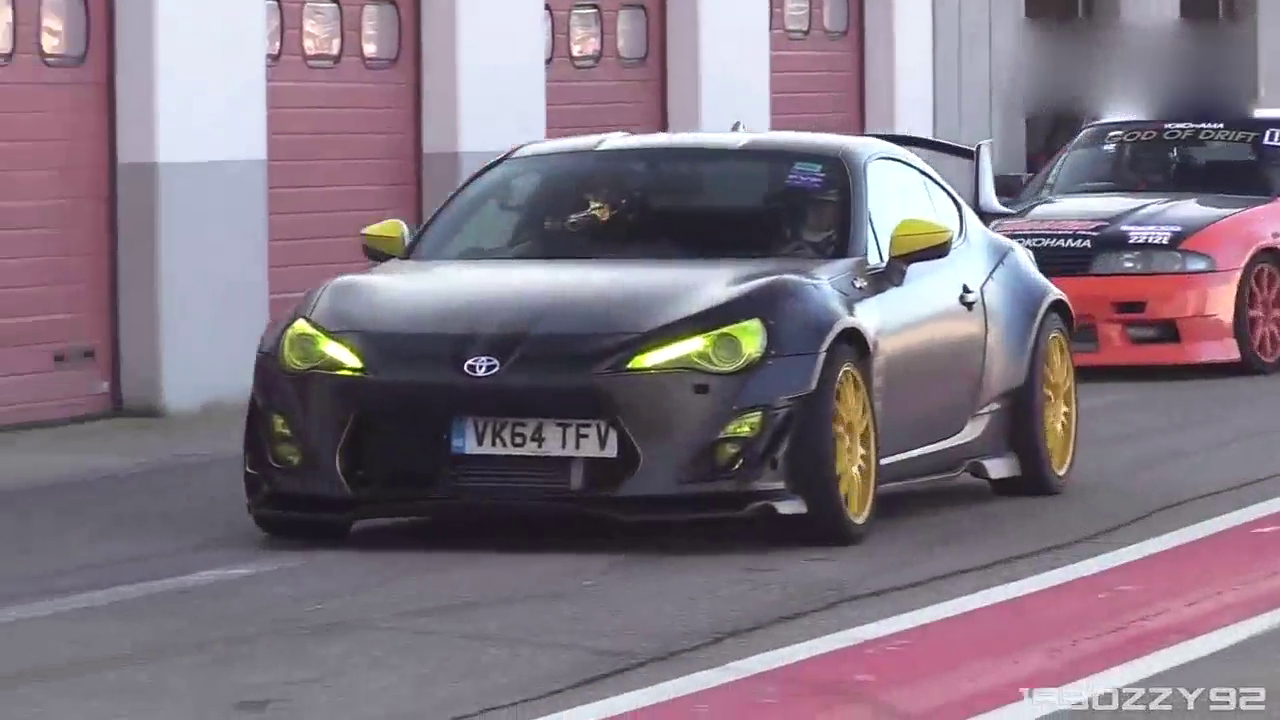 横走的乐趣 实拍众多性能车赛道漂移