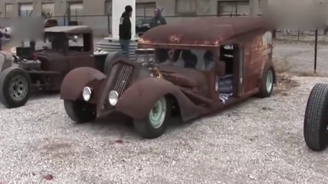 1940年的牛奶卡车，开着别有一番风味！