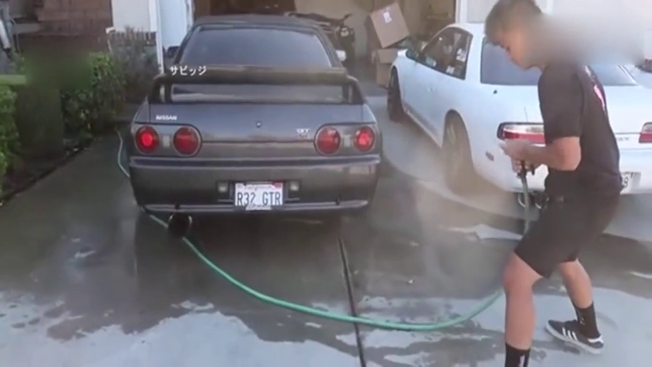 100W日元的GTR32经典跑车，经得起小哥这么糟蹋？