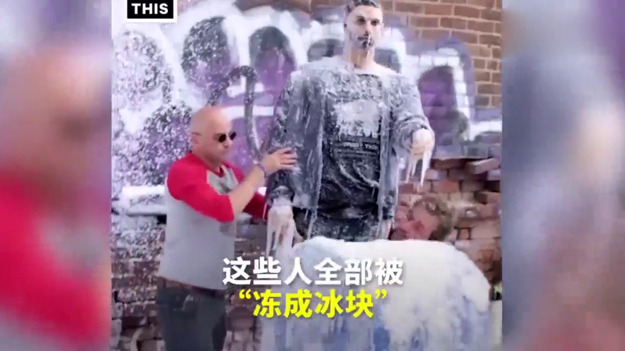 当你坐在出租车上，周围突然冰天雪地，你会有怎样的反应？