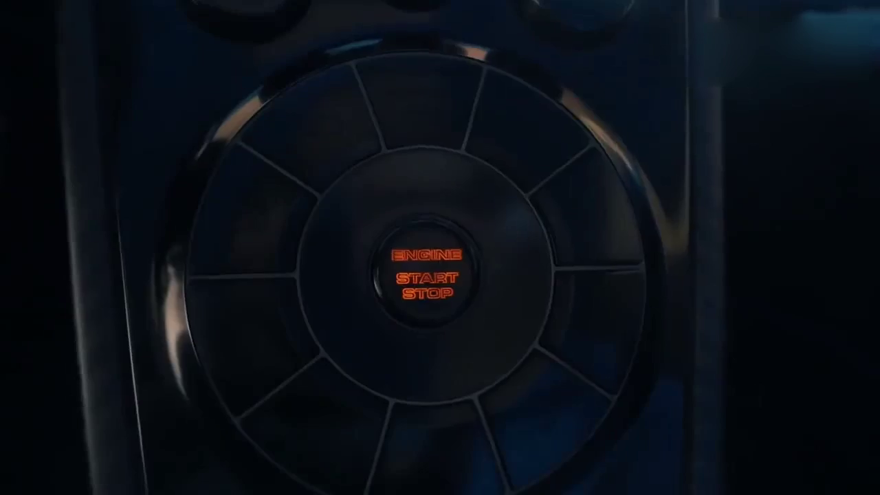 为何连布加迪都惧怕这辆跑车？打开发动机舱盖看下轮胎就知道了