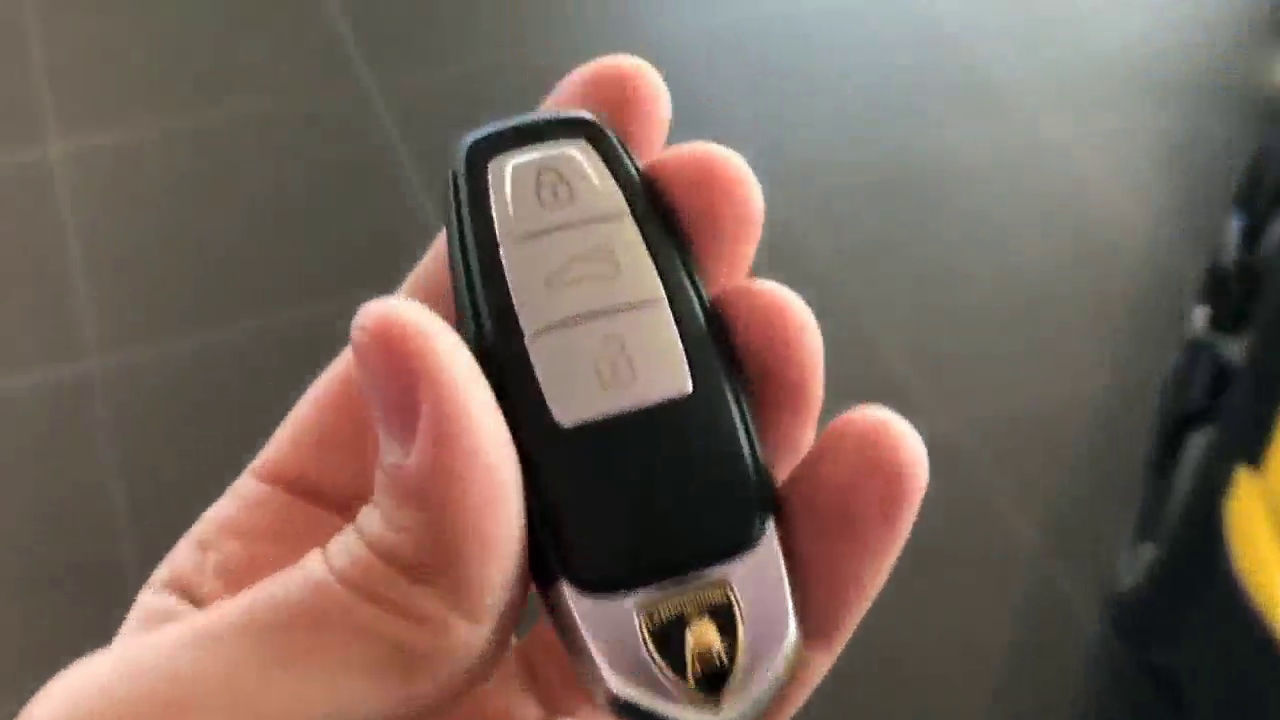 兰博基尼SUV外观被诟病，看到内饰才知道跑车的雄心