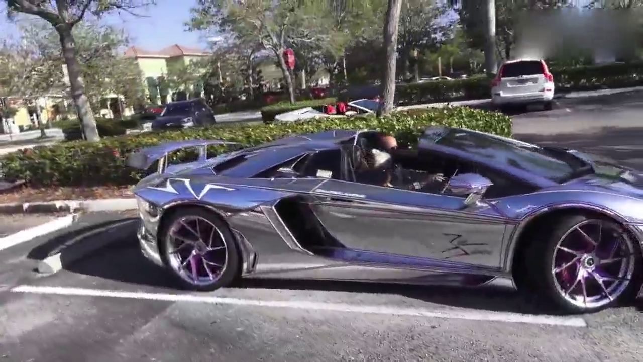 兰博基尼就是用来炫酷的，公路见到老外的超级跑车，看着真嘚瑟