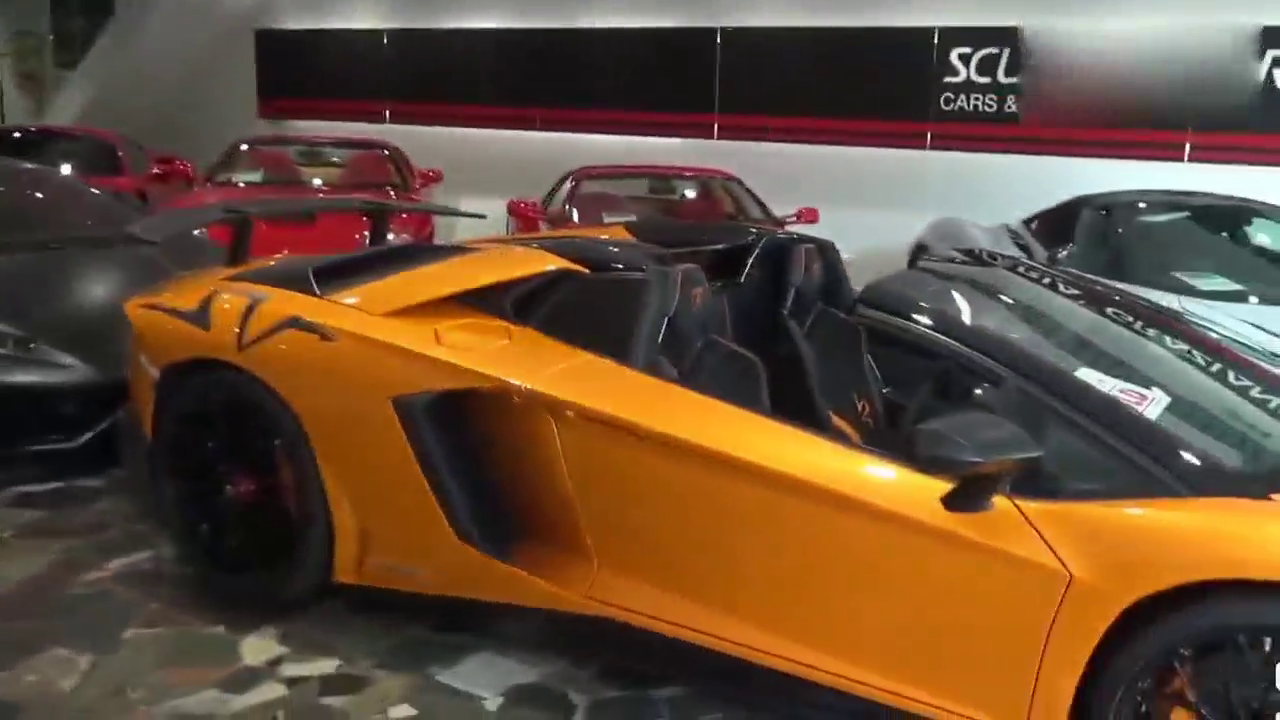 兰博基尼车行挑车，看到跑车内饰那一刻，才知道为啥贵到离谱