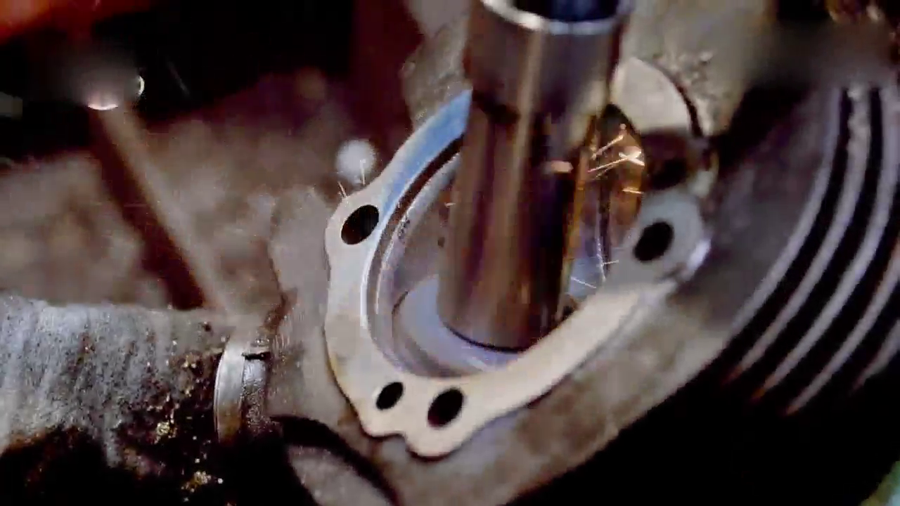 为何跑车都爱采用V型引擎？