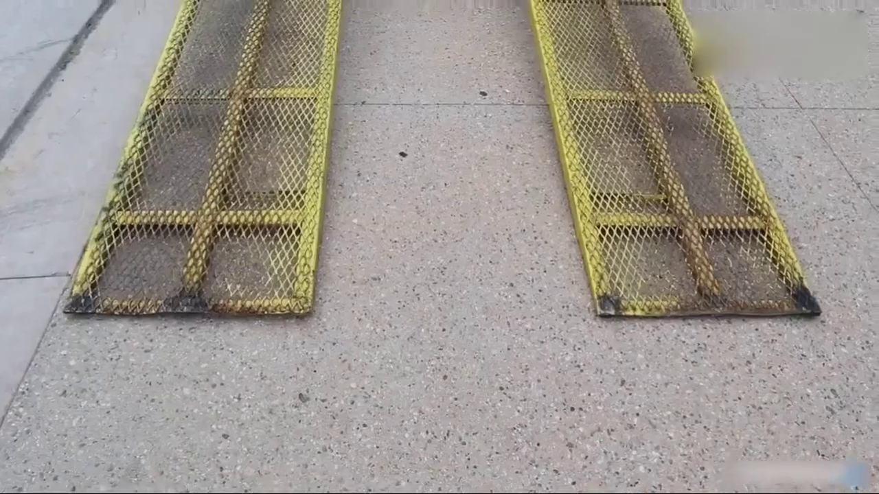 土豪收购60年前的雪佛兰跑车，打开车门后全是霸气！