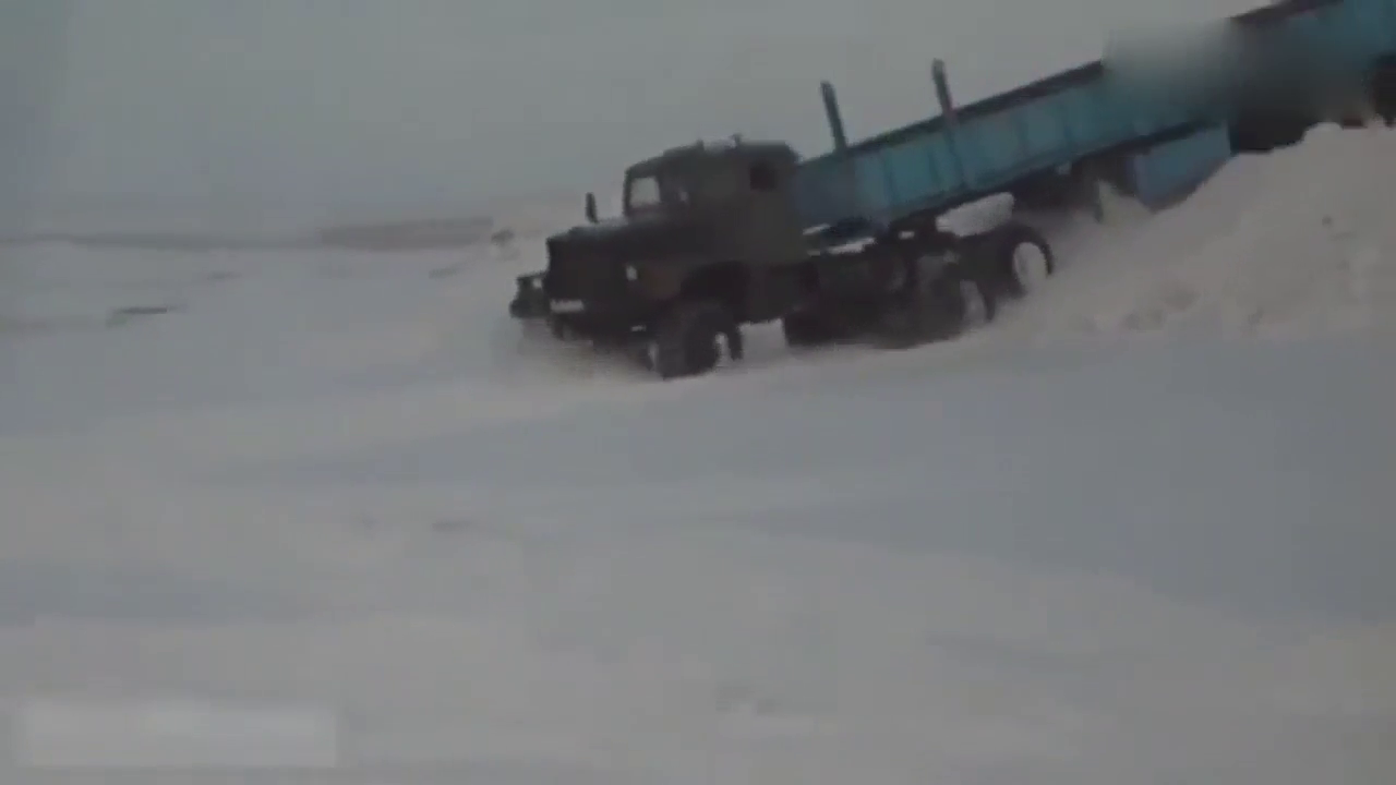大雪地的卡车, 他们总是无所畏惧继续前行