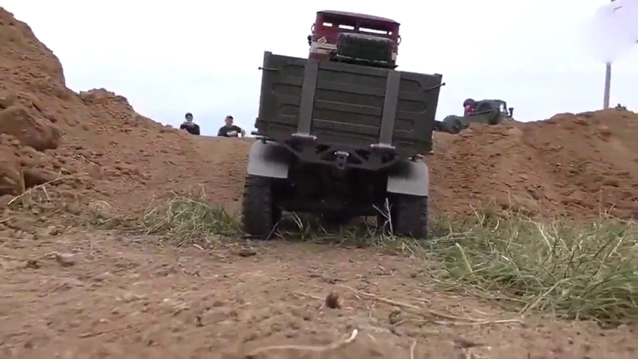 仿真卡车模型 太拖拉出场 上面来拉着一辆小车