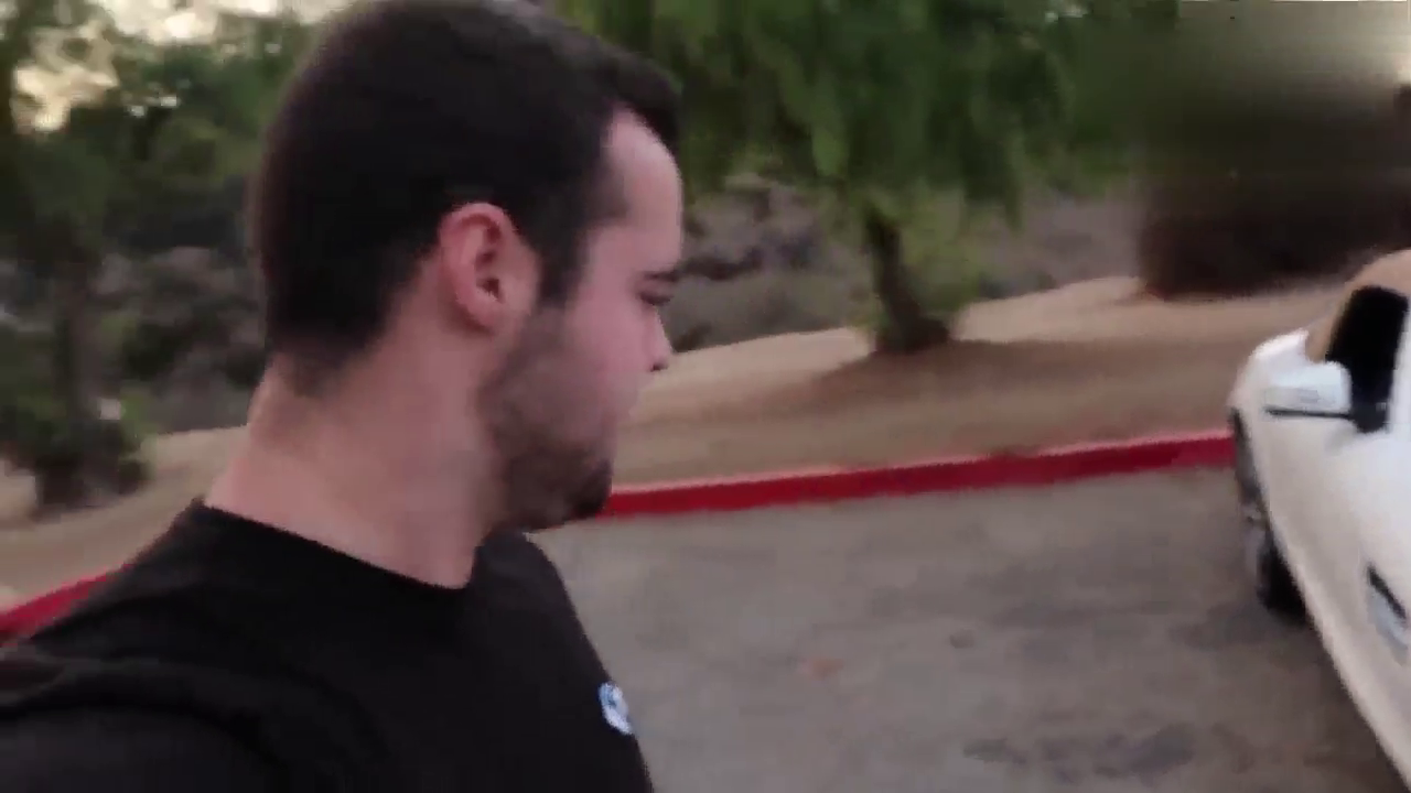 价值200万的奔驰敞篷跑车，按下一键启动后霸气开始！