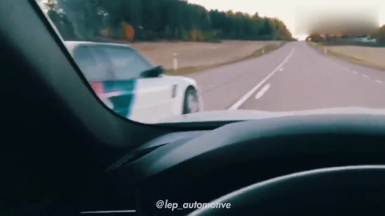 海外实拍豪华跑车宝马在街头狂飙 声浪滔天让你浑身起鸡皮疙瘩