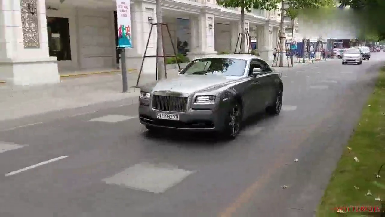 海外实拍驰骋在越南胡志明市街头的超级跑车 暴走街头声浪滔天