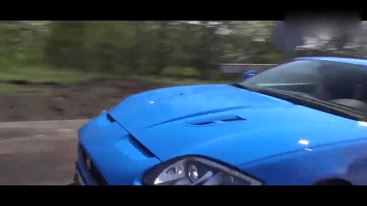 海外实拍豪华跑车法拉利保时捷宝马开跑瞬间 声浪滔天暴走街头