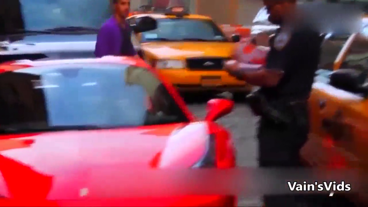 海外实拍豪华跑车在街头暴走惊险碰撞瞬间合集 保时捷兰博基尼等