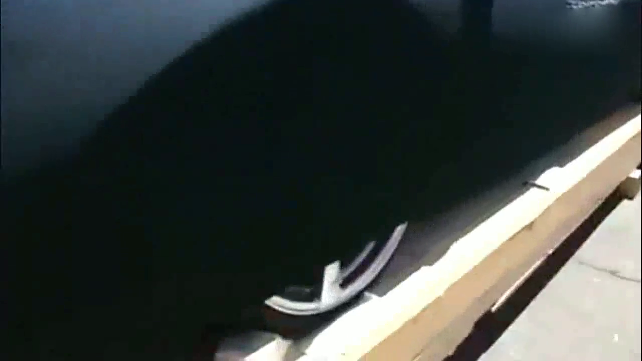 小伙新提2500万的兰博基尼跑车，掀开遮布才知道有多霸气