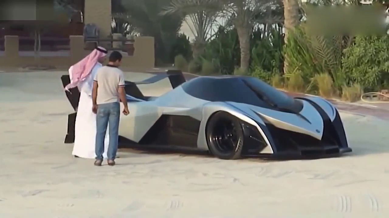 迪拜王子花9000万定制的跑车到货了，倒车的那一刻真霸气！