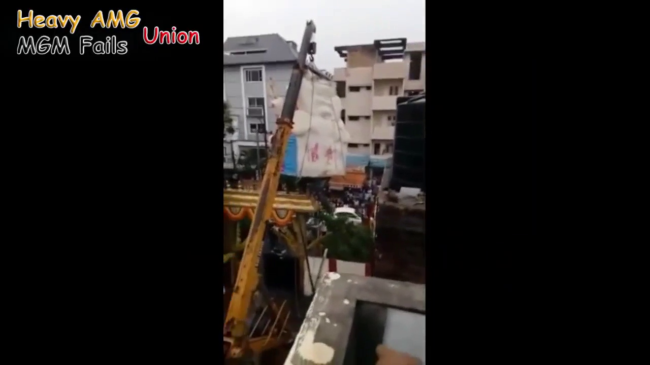 重型工程机械事故 外国吊车违规作业事故 卡车激烈交通意外