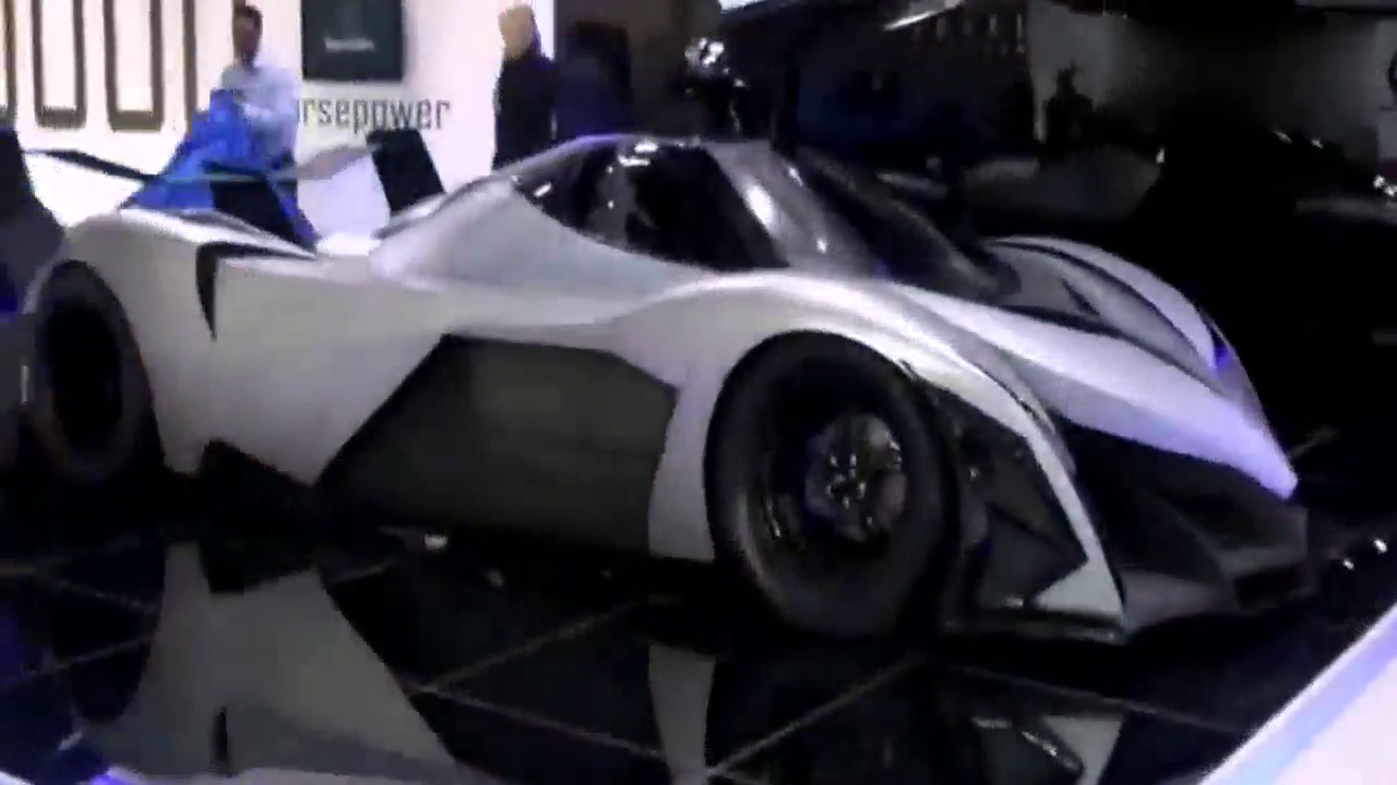 价值两个亿的超跑车展亮相 看到尾部我服了！