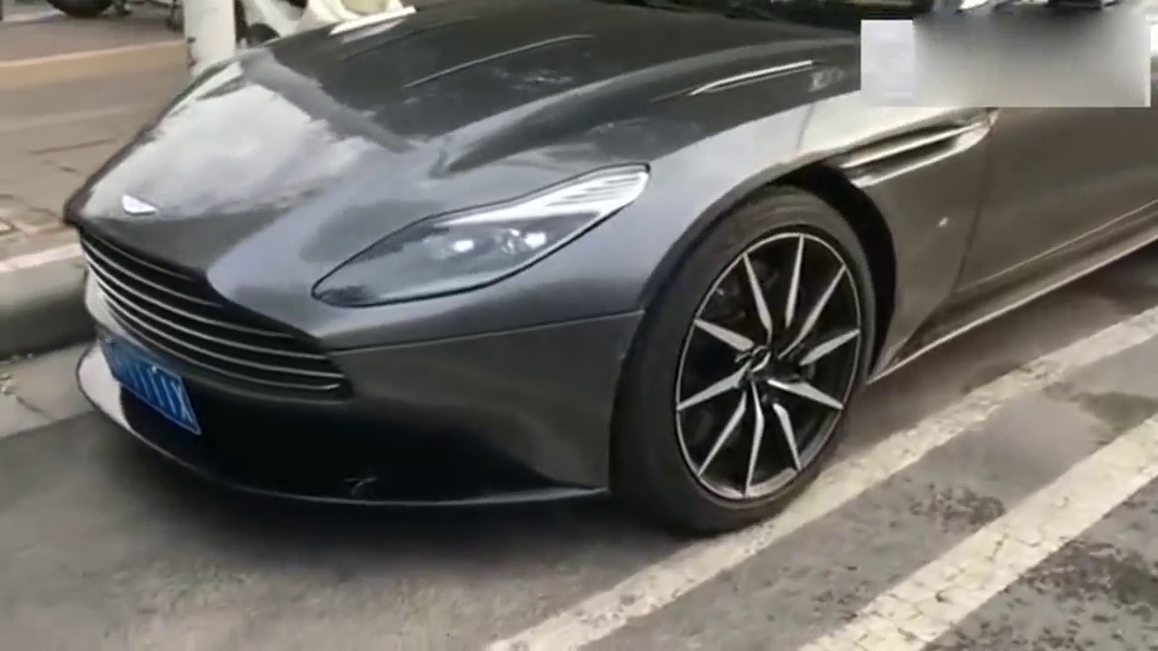 低调又耐看的跑车，12缸的阿斯顿马丁太给力！