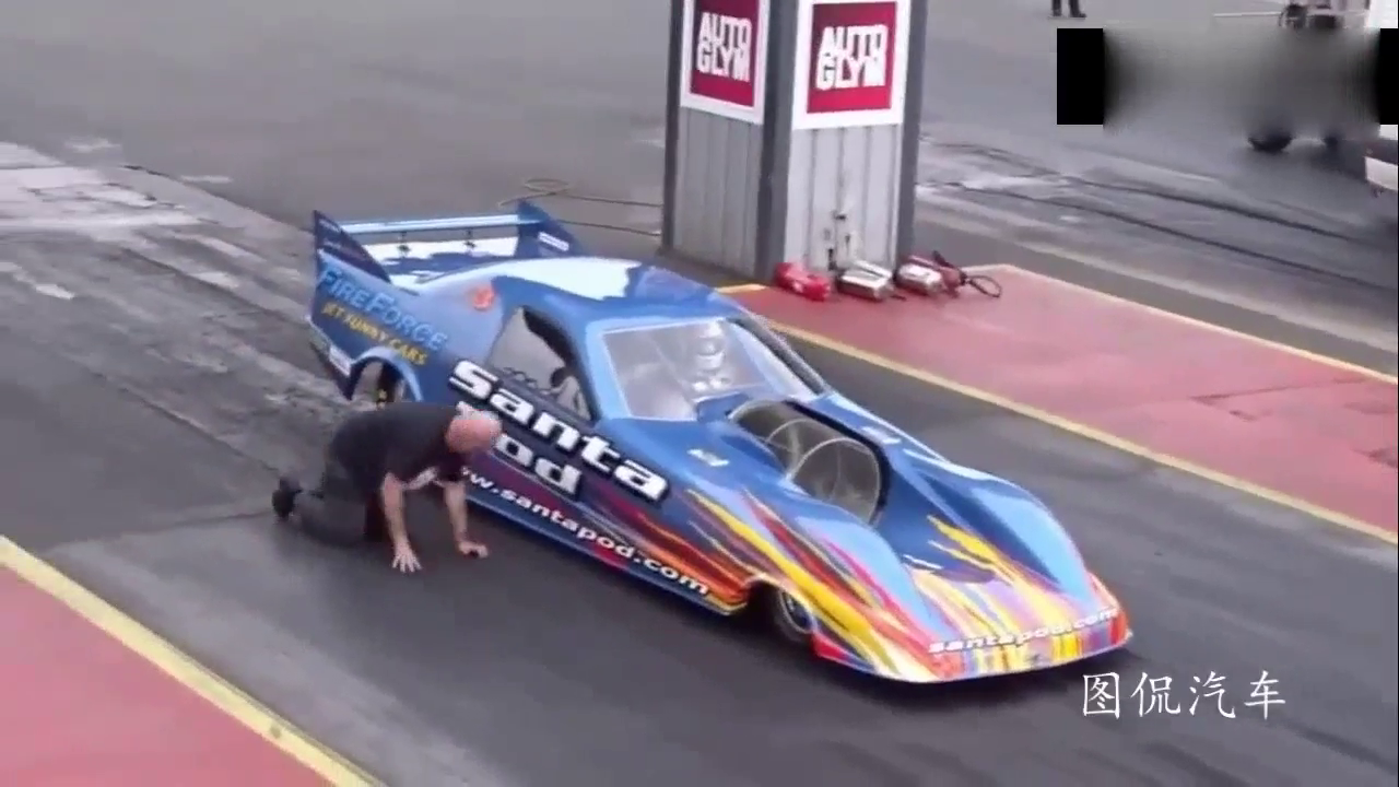 这就是跑车装了火箭引擎的样子！速度实在666！