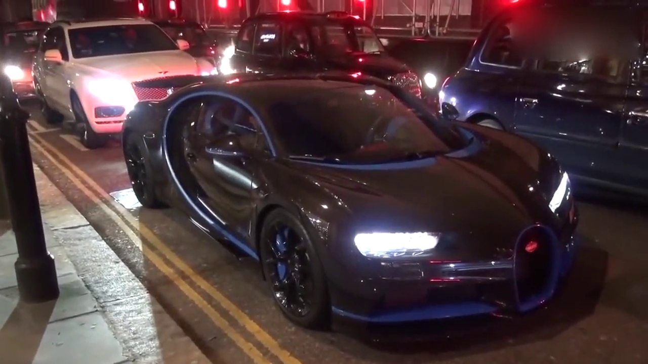 这台跑车上街，保时捷918看到也必须低调！