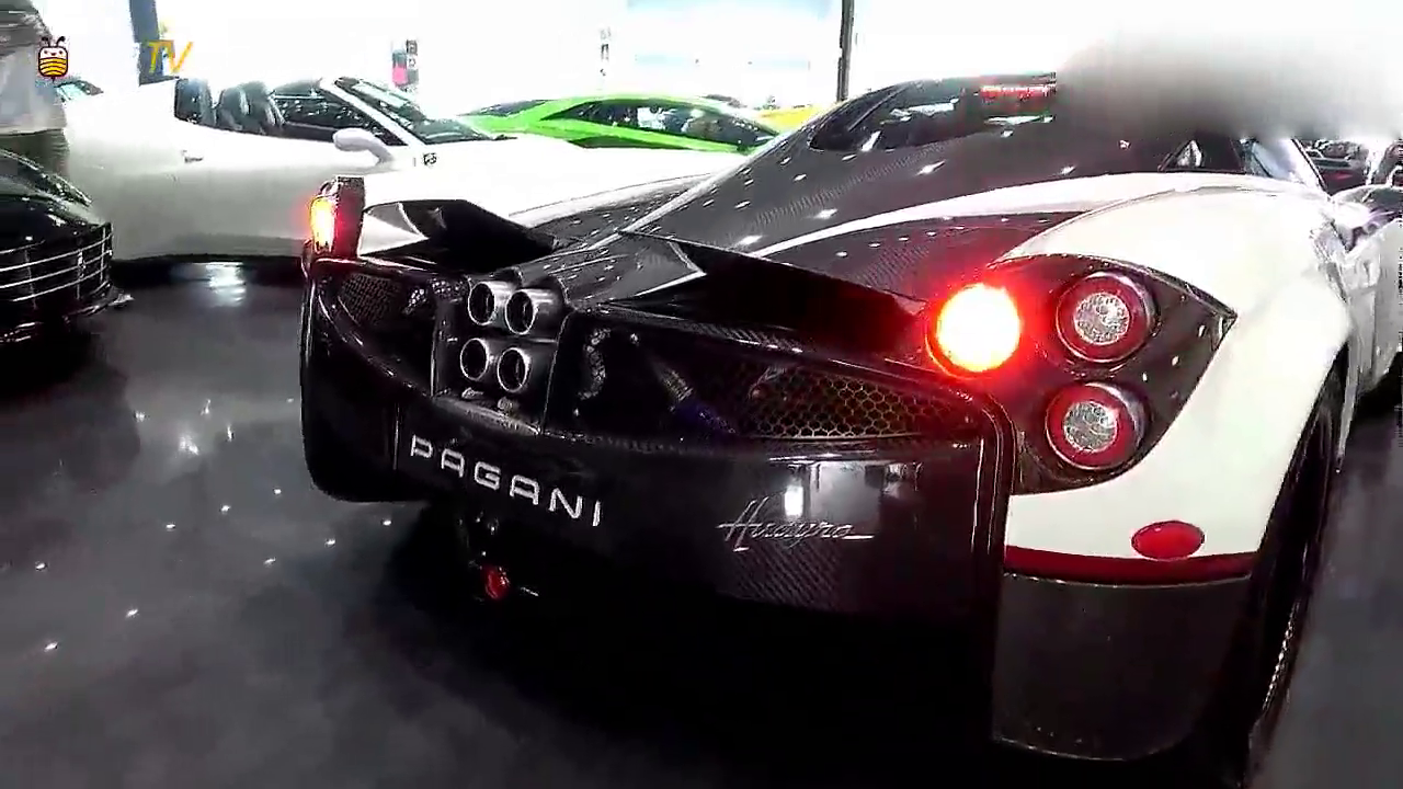 豪华跑车界的劳斯莱斯，价值3000万，鸥翼门比兰博基尼帅多了