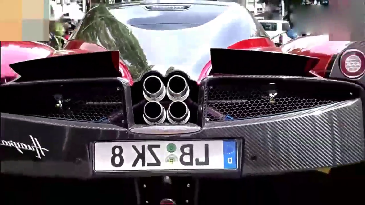 5000万的的帕加尼跑车一点火，就一片路人拍照了！